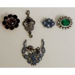 Four Victorian and later paste set brooches and a paste set necklace (5)
