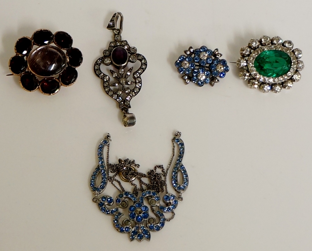Four Victorian and later paste set brooches and a paste set necklace (5) - Image 2 of 2