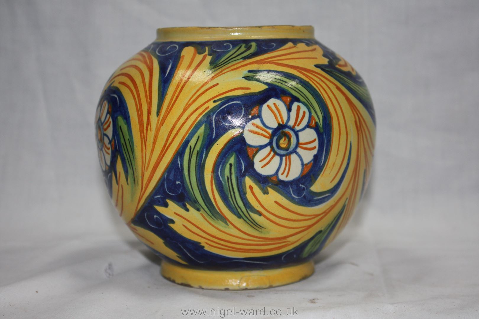 A Majolica Casa Regioni Vase, Sicilian glazed with hand decoration in yellow, green, - Image 4 of 7