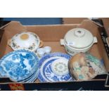 A box of china including three Danbury Mint Teddy bear plates, two small Royal Doulton modern