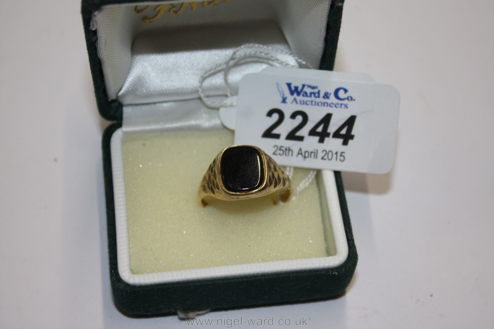 A 9ct Gold and black Onyx Gents Signet Ring