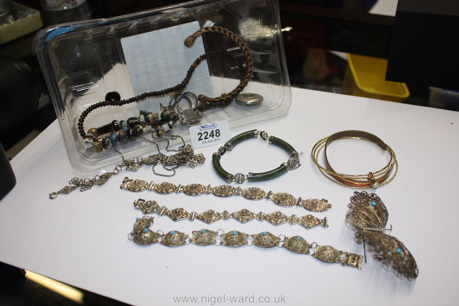 A quantity of costume jewellery including a silver filigree Brooch, bracelet, etc.