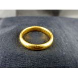 22 ct gold wedding band. Size Q. 6.1g