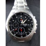 Seiko chronograph gents wristwatch on stainless steel bracelet. Working at lotting up.