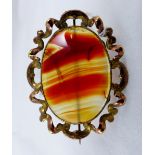 Victorian agate yellow metal brooch. L: 54 mm.