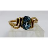 9 ct gold blue topaz ring. Size P.