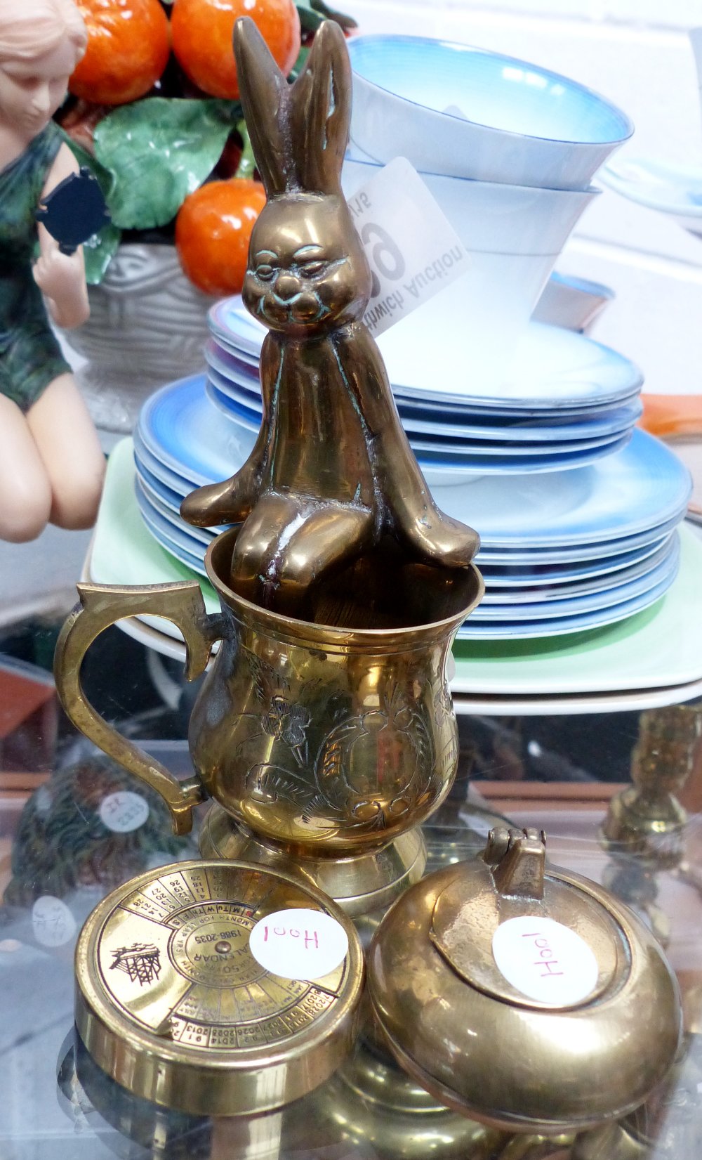 Small quantity of brassware including a brass decorative rabbit