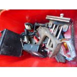 Mixed lot including cobblers last and a bench vice