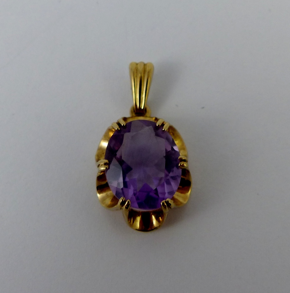 9ct gold oval amethyst pendant