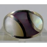 Sterling silver fancy mother of pearl ring, size K. 5.8g