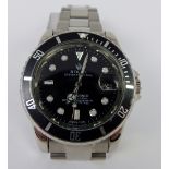 Gents black dial and bezel fashion wristwatch