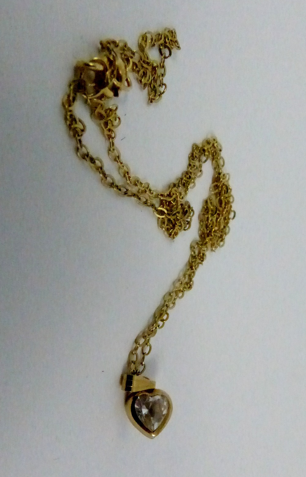 9ct gold and white stone heart shaped pendant and 9ct gold chain, 1.78g