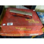 Triang 00 guage boxed R.45 turntable and operating Royal Mail coach set (not complete)