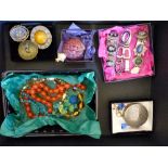 Quantity of good vintage costume jewellery with scent bottle and compact