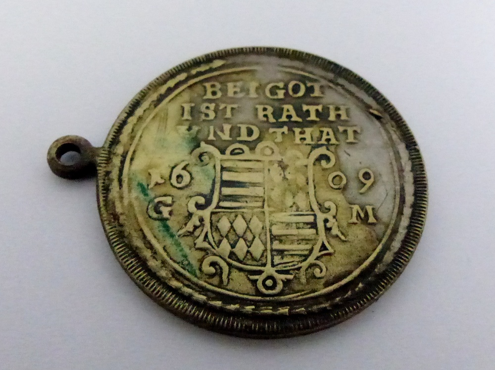 Medal with motto Bei Got Ist Rath Und That 1609