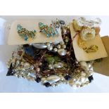 Quantity of vintage costume jewellery and yellow metal