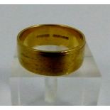 18ct gold wedding ring, 6.5g