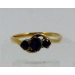 18ct gold three sapphire ring, size P