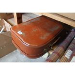 Lockable leather suitcase