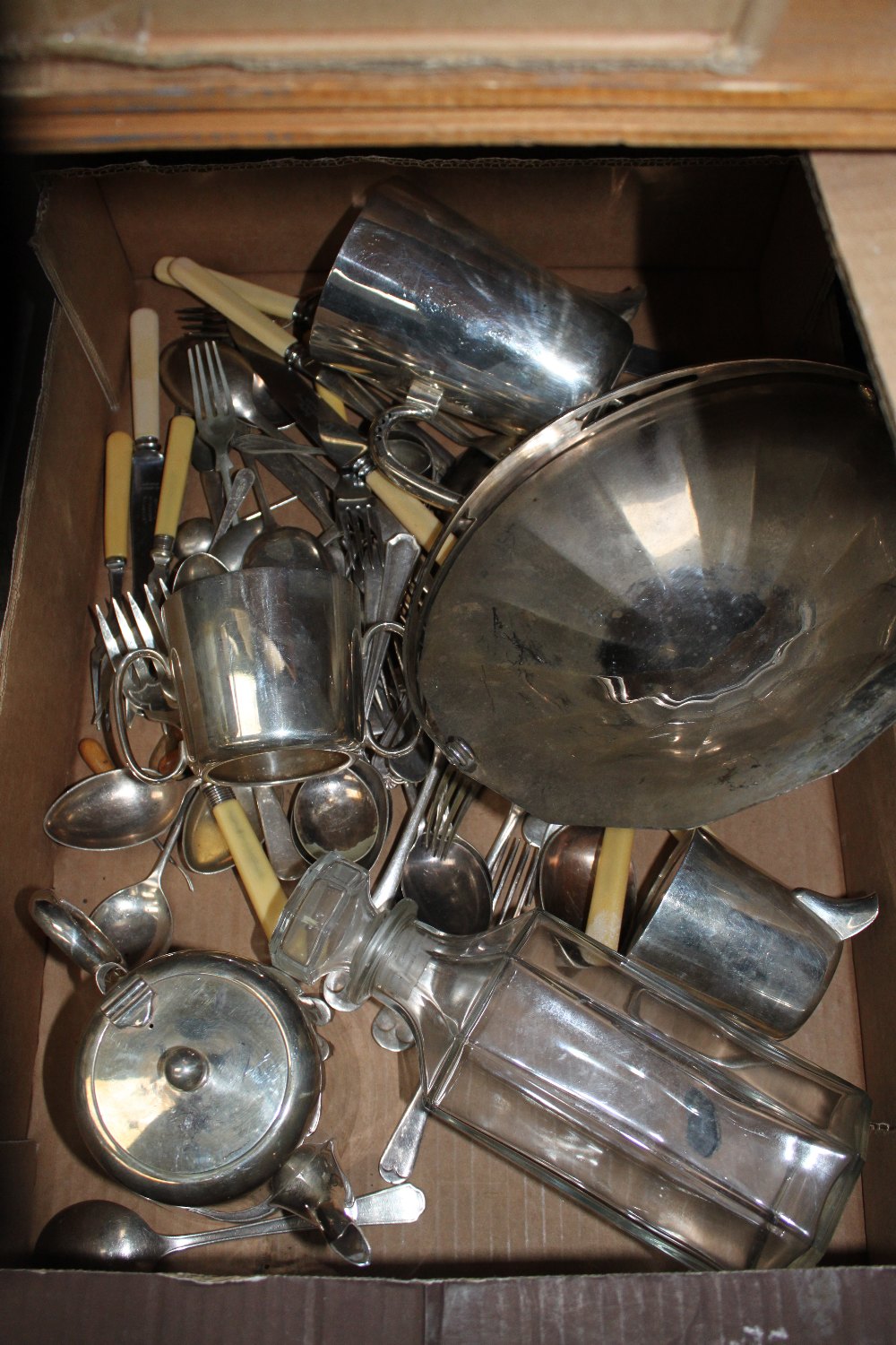 Quantity of mixed silver plated items