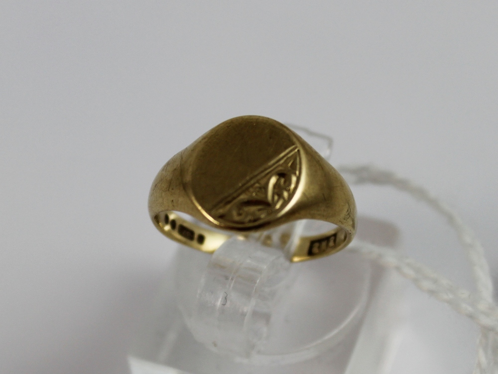 9ct yellow gold signet ring, size J