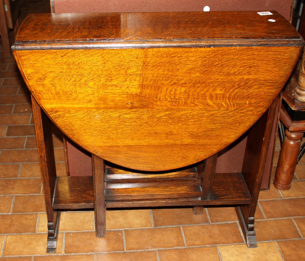 Narrow oak drop leaf gateleg table, 74 x 21cm closed, 74 x 103cm open