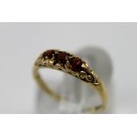 Ladies 9ct gold vintage three stone garnet ring, size L/M