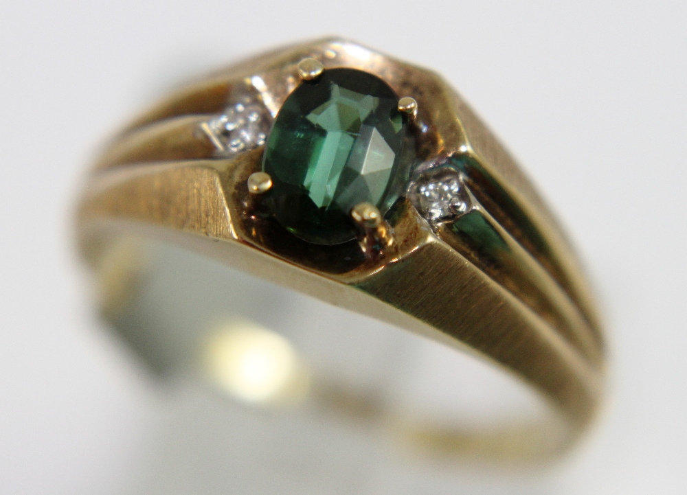 10ct gold gents green stone and diamond ring, size W