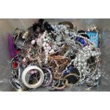 Quantity of mixed unsorted costume jewellery