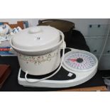 Swan electric casserole dish and weighing scales