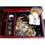 COSTUME JEWELLERY Box of costume jewellery