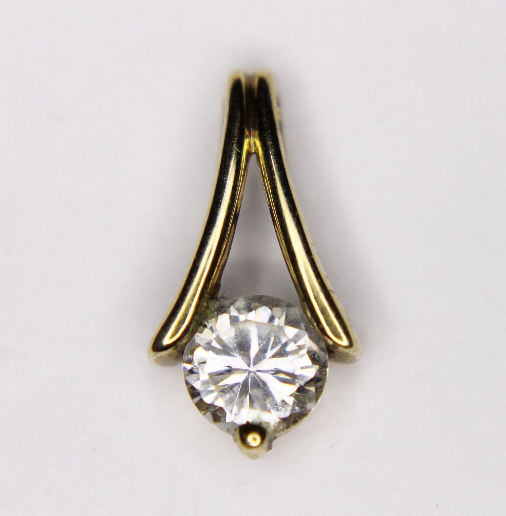 GOLD PENDANT. 9ct gold CZ pendant