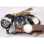 GENTS WRISTWATCHES Box of gents wristwatches