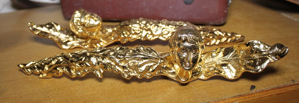 GILT TABLE LEG ORNAMENTS. Table leg edges, gilt goddeses. L - 28 cm.