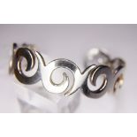 BRACELET. White metal Newbridge bracelet