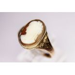 GOLD CAMEO RING. 9ct gold cameo faced ring, marks present but rubbed, size R