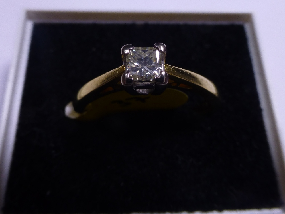 18ct gold 0.20ct princess cut diamond solitaire ring, size L/M