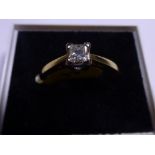 18ct gold 0.20ct princess cut diamond solitaire ring, size L/M