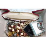 COSTUME JEWELLERY Box of unsorted costume jewellery