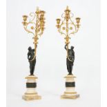 GRANDE PAIRE DE CANDELABRES LOUIS XVI 
Représentant une paire de femmes à l’antique en bronze à