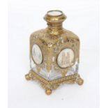 ENCRIER XIXème
En verre à monture en bronze doré à décor en médaillons de vues de Paris.
Epoque