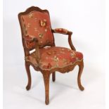 RARE PETIT FAUTEUIL D ENFANT
De forme dossier plat, d’époque Louis XV, quatre
pieds galbés avec