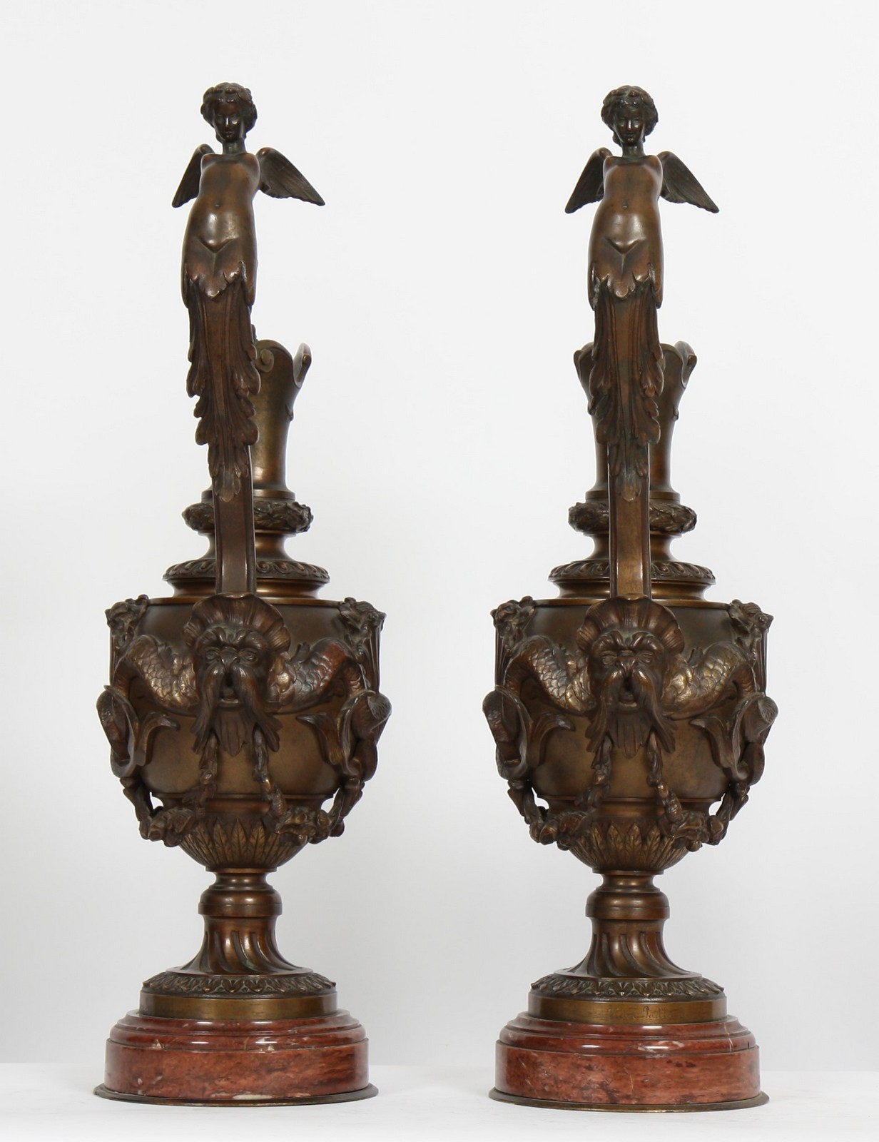 IMPORTANTE PAIRE D'AIGUIERES BRONZE XIXè
En bronze à pâtine médaille à riche décor sculpté à - Image 2 of 3
