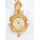 BAROMETRE EN BOIS DORE LOUIS XVI
A cadran circulaire surmonté de deux têtes d'oiseaux se prolongeant