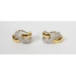 Paire de boucles d'oreilles deux ors 18 K, entrecroisées et Poids brut 13,1 g