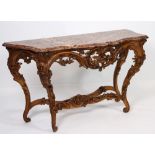 TABLE À GIBIER D’EPOQUE REGENCE En noyer, à quatre pieds chantournés et galbés reliés par des