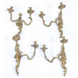 SUITE DE QUATRE APPLIQUES EN BRONZE DORE "AUX CHINOIS" DE STYLE LOUIS XV Constituée de deux paires