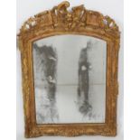 MIROIR EN BOIS DORE REGENCE De forme rectangulaire à sommet en ogive, à encadrement en bois et