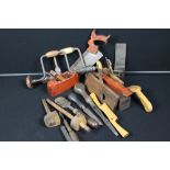 WOOD WORKING TOOLS - Various items x18 to include, Victorian smoothing planes, turn screw,