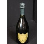 CHAMPAGNE - Moet & Chandon Cuvee Dom Perignon Vintage 1962, foil and label intact, good levels.